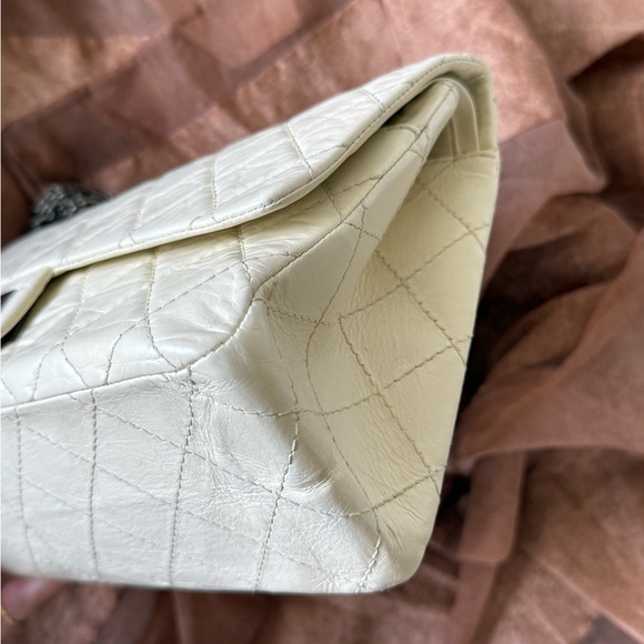 CHANEL White Calfskin Reissue 226 Size SHW - Picture 6 of 16